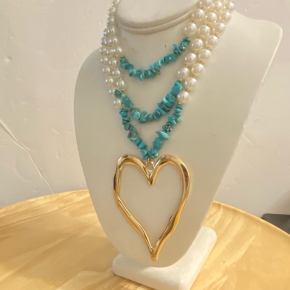 Elegant Pearl and Turquoise Necklace with Gold Heart Pendant - Picture 7 of 16